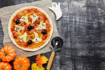 Halloween pizza with ghosts and pumpkins