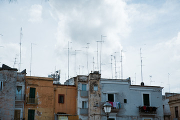 Fototapeta premium many antennas for tvs in the old city