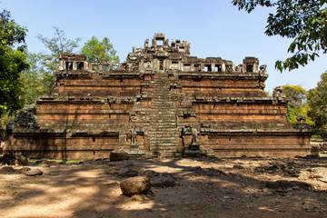 Naklejka premium Phimeanakas Temple in Angkor near Siem Reap in Cambodia. Ancient temple ruin.
