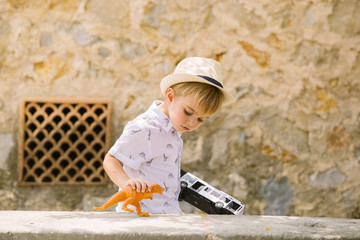 NIÑO 3 AÑOS JUGANDO  © eva
