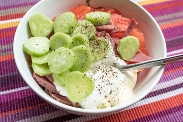 Salad of cucumbers, tomatoes, delicious beef, black pepper, salt, sour cream, mayonnaise. Do not mix salad