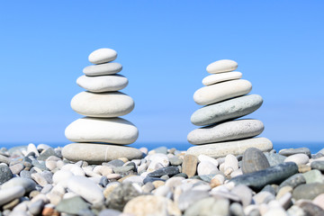 Fototapeta na wymiar balance of stones on the background of the sea on the pebble plan, the concept of harmony and relaxation, close-up.