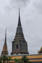 Fototapeta premium golden pagoda in bangkok thailand