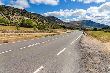 Carretera a San Juan de la Nava y la Sierra Paramera. Avila. España. Europa.