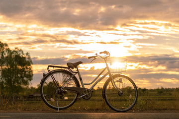 Fototapeta na wymiar bicycle on sunset background