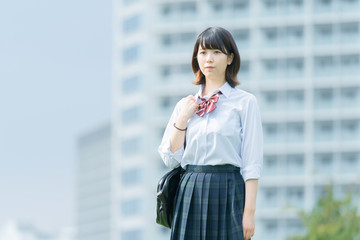 真顔の女子高生