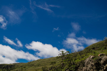 Céu azul de Minas Gerais Brasil