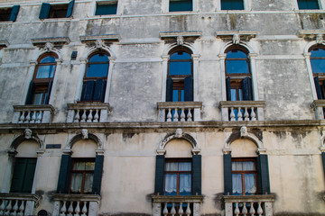 Coleção de janelas antigas, modernas, medievais e vitrais espalhadas pelo mundo. Italia, belgica, alemanha e outros paises principalmente da Europa	