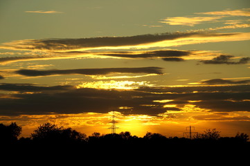 Sonnenuntergang, hochspannungsleitung wolken 