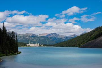 Fototapeta na wymiar The beautiful Fairmont Chateau Lake Louise and Lake Louise
