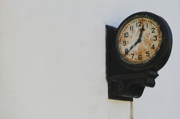 Relógio típico de estações de comboios portuguesas