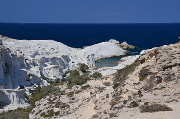 crique en grèce à milos