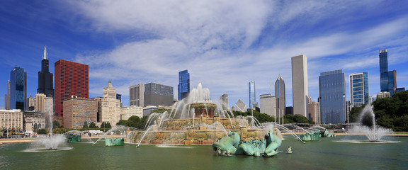 Chicago skyline with Buckingham fountain on the foreground 