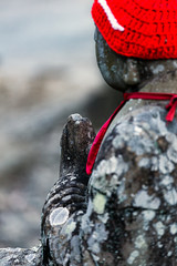 冬の寒さに耐えるお地蔵様