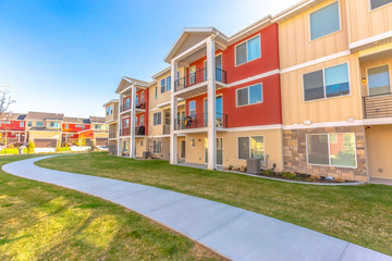 Obraz premium Exterior view of townhomes with porches balconies and colorful wall