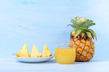 Fototapeta na wymiar Pineapple juice in glass and sliced pineapple fruit