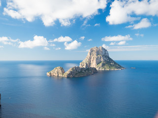 Fototapeta na wymiar Isla de Es Vedrá en Ibiza Baleares 