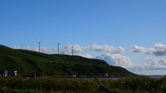岬の上の風車 / 風力発電のイメージ ４K / 北海道稚内市