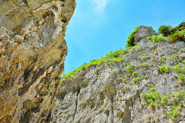絶壁と空