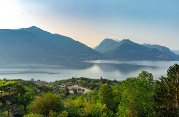 Fototapeta na wymiar Beautiful italian landscape on Lake Como