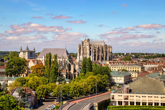 Beauvais. Cath&eacute;drale vue du quartier Saint Jean . Oise. Picardie. Hauts-de-France