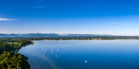 Der Starnberger See bei Ambach, Bayern, Deutschland