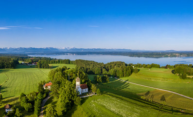 Kirche in Holzhausen am Starnberger See, Bayern, Deutschland