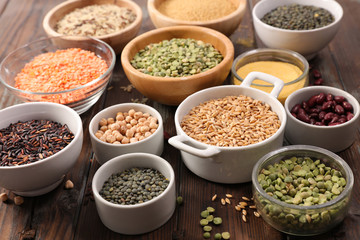 Obraz na płótnie Canvas selection of raw grain and legume
