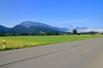 Blick auf das Unterberghorn in den Alpen bei Kössen in Österreich