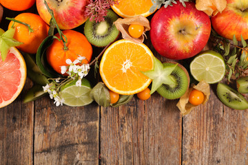 assorted of fruits, orange with apple, kiwi and clementine