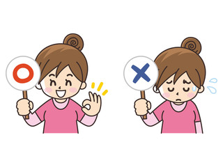 若い女性と○×の札