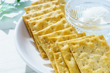 クラッカーとチーズ