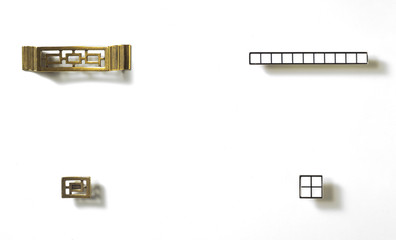 Maniglie su sfondo bianco