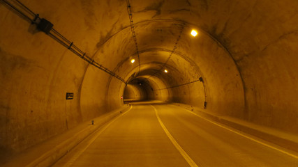 トンネル　上高地　冬山