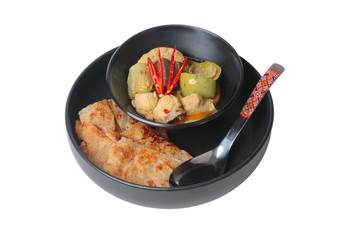 Ready served of Roti , Indian food as deep fried flour ,with Thai green curry.