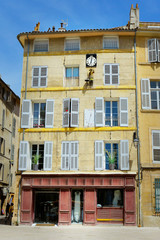 Fototapeta na wymiar facade of mediterranean building with white shutter 