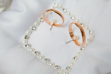 wedding rings on pillow