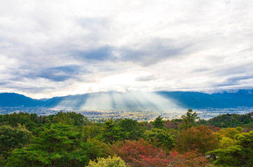 秋の安曇野に射す光芒