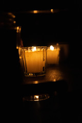 Veladoras en vasos de cristal