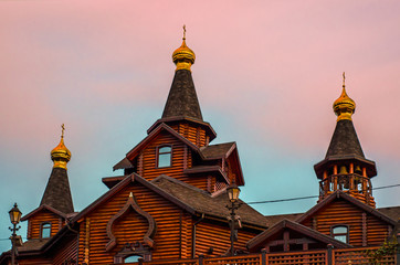 Fototapeta na wymiar wooden architecture dome of a modern Orthodox Christian church