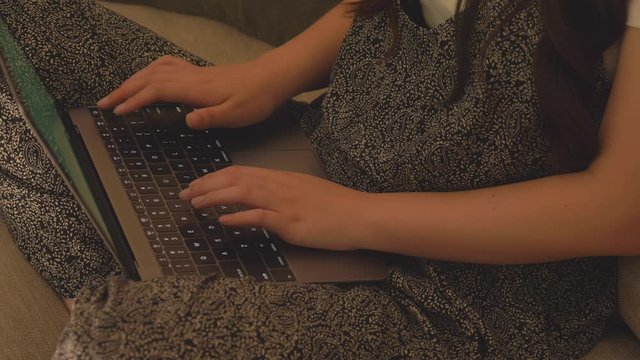 女性・パソコン