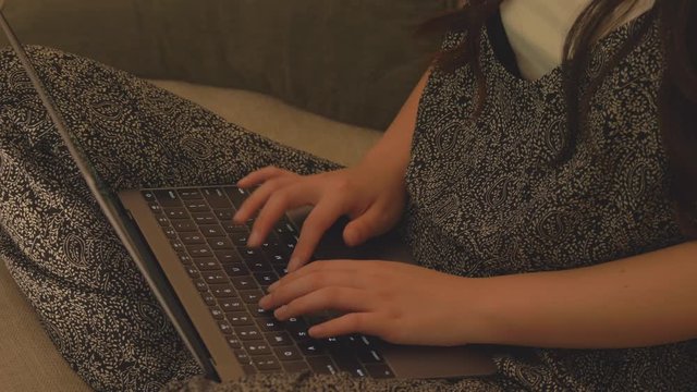 女性・パソコン