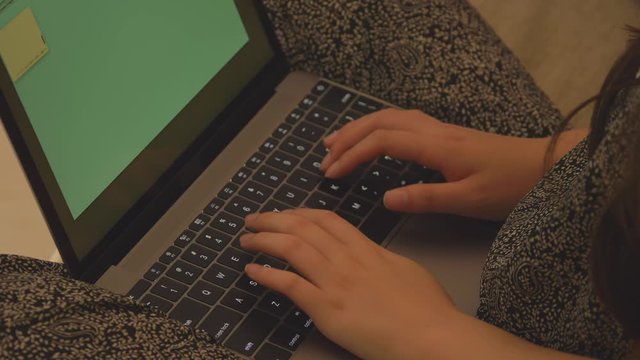 女性・パソコン