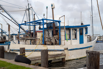 Fototapeta premium Old shrimp Boat at the dock