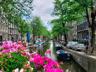 Fototapeta na wymiar A nice canal in Amsterdam.
