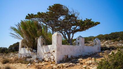 Paros - Kykladen - alte Ruine am Strand