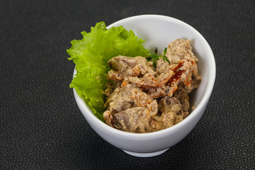 Chicken liver with cream and dry tomatoes