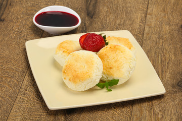 Curd pancakes with jam and stravberry