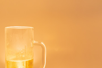 ジョッキ 飲みかけのビール