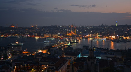 Fototapeta na wymiar Panorama Istanbul de nuit Turquie